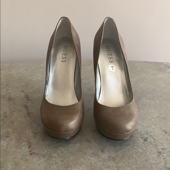 Guess platform heels size 7 - Picture 2 of 6